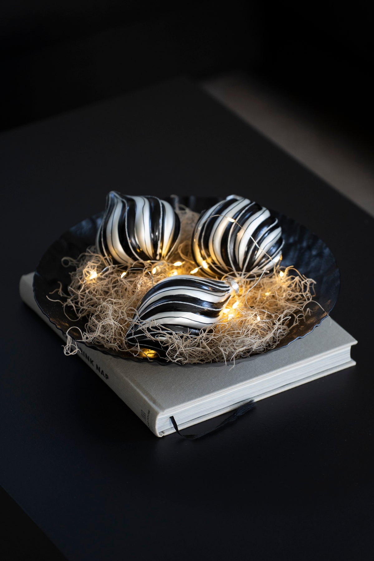 Handbemalte Weihnachtskugeln aus Glas, Schwarz-Weiß-Silber, 3er-Set