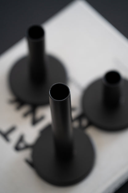 Kerzenständer schwarz matt Metall – Stabkerzenhalter modern rund