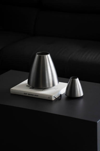 Konische Vase aus mattem Edelstahl, Anthrazit