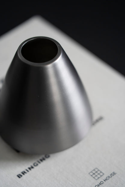 Konische Vase aus mattem Edelstahl, Anthrazit
