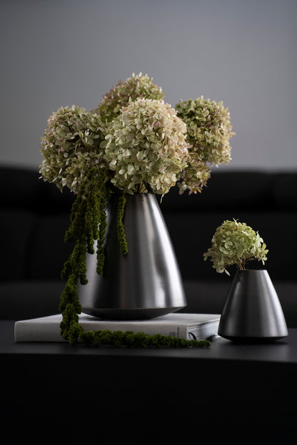 Konische Vase aus mattem Edelstahl, Anthrazit