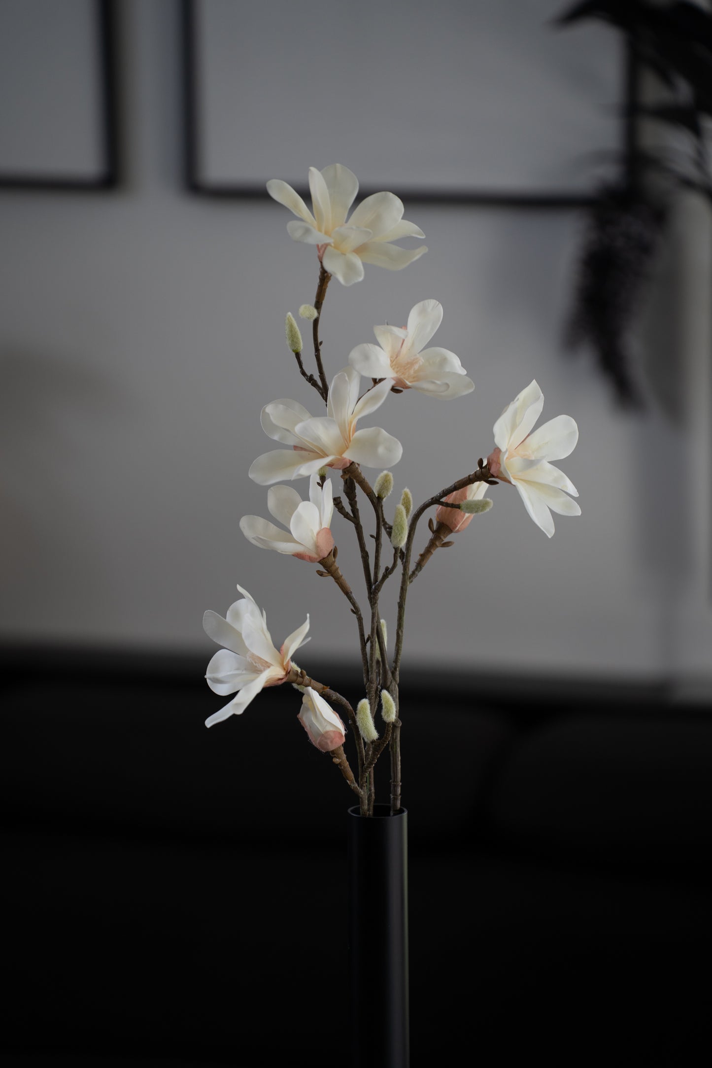 Künstlicher Magnolienzweig mit 3 Blüten - Nahaufnahme
