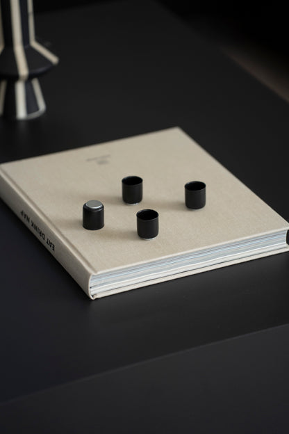 Magnetischer Kerzenhalter aus Metall in Schwarz für Stabkerzen - 4er Set