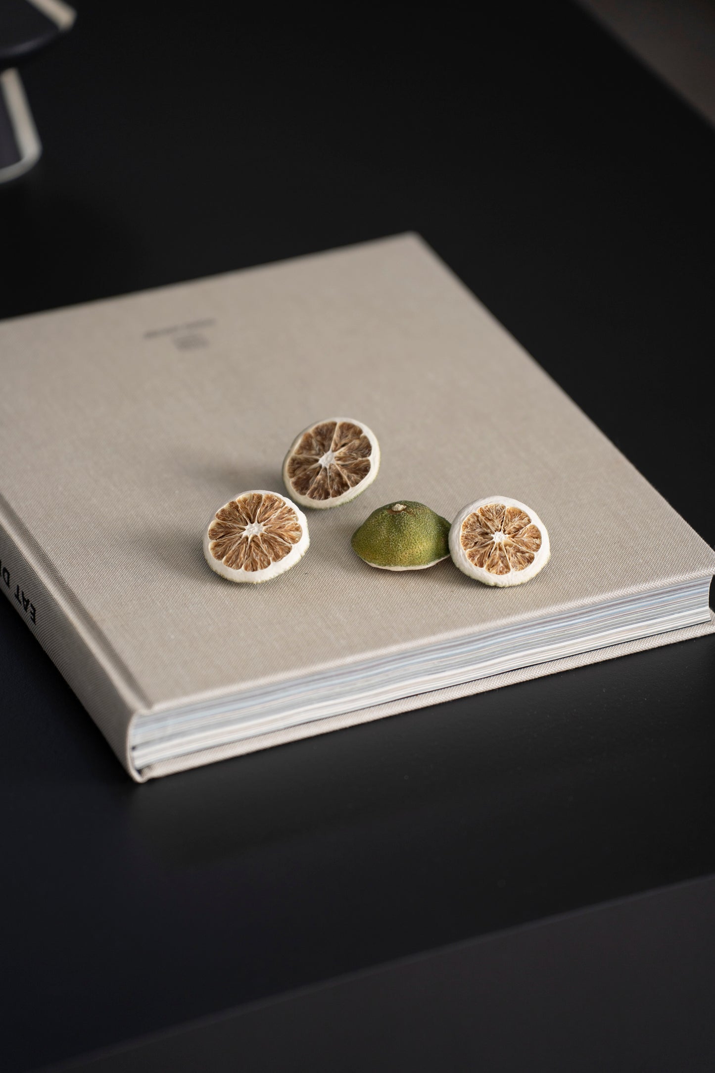 Getrocknete Limettenhälften als stilvolle Dekoration, natur-grün, 4er-Set