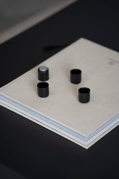 Magnetischer Kerzenhalter aus Metall in Schwarz für Stabkerzen - 4er Set