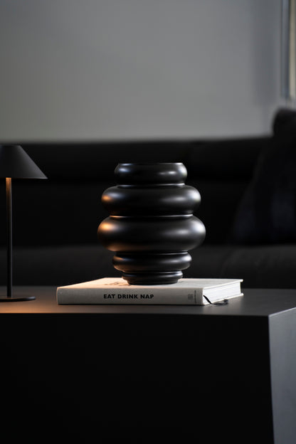 Matte Glasvase „Juliette“ in Schwarz – Organische Form