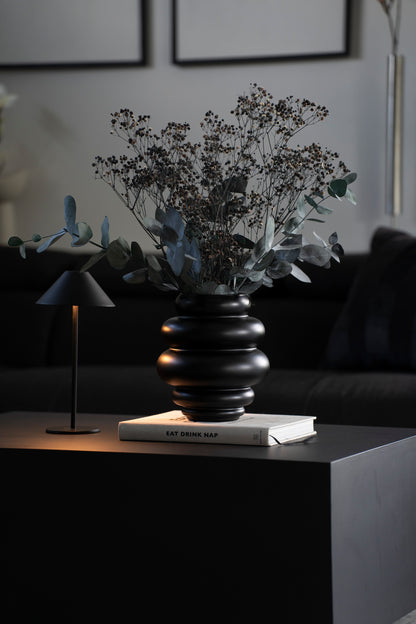 Matte Glasvase „Juliette“ in Schwarz – Organische Form