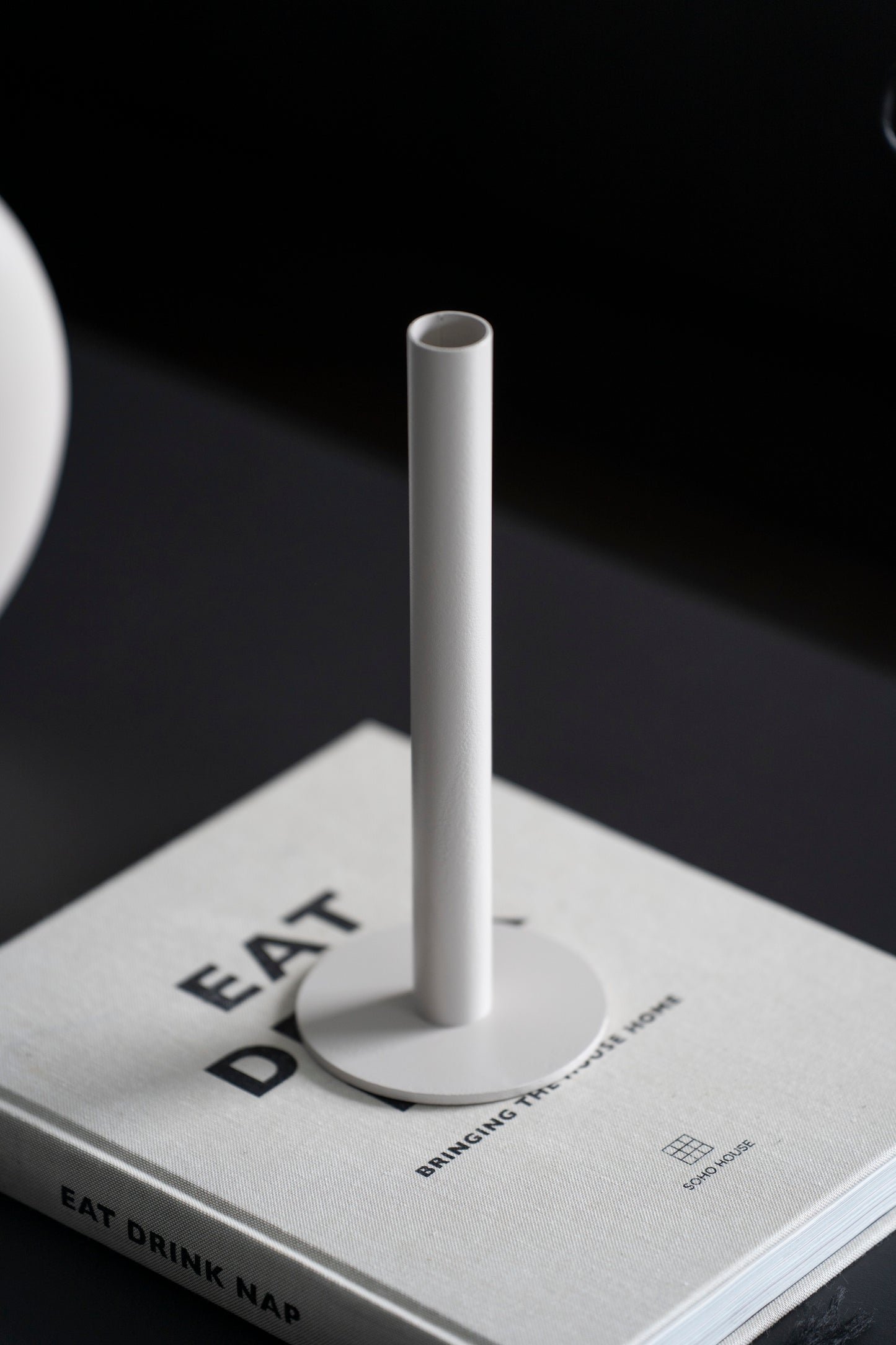 Metall-Kerzenhalter in Weiß – Minimalistisches Design