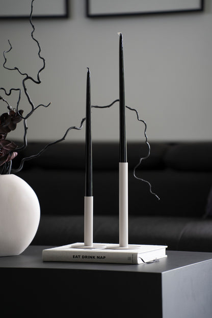 Elegante Spitzkerze Schwarz lackiert 40 cm – Handgezogen