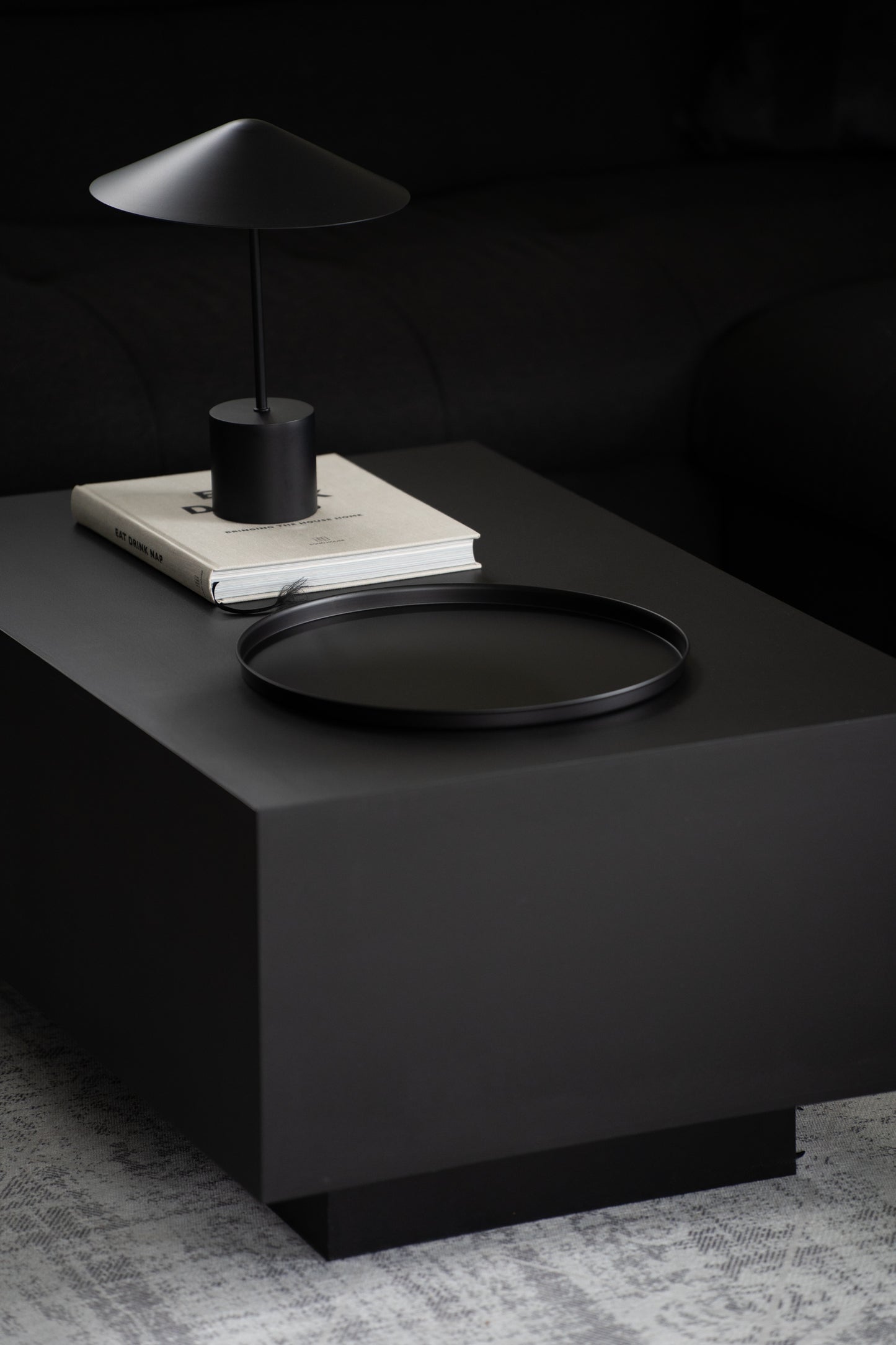 Metalltablett schwarz 35 cm – rundes Deko Tablett modern matt