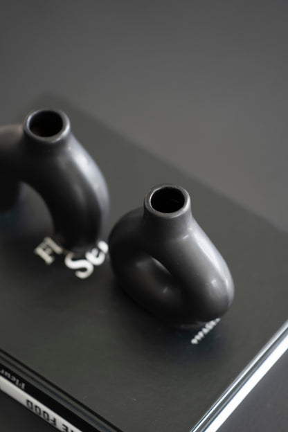 Mini Vasen schwarz Keramik – organische Deko Vasen modern klein 10cm 2er Set