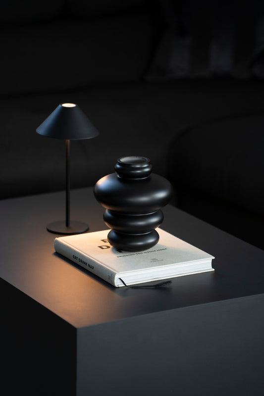 Moderne Glasvase „Julie“ in Schwarz – Organisches Design