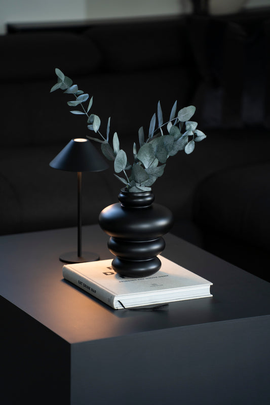 Moderne Glasvase „Julie“ in Schwarz – Organisches Design