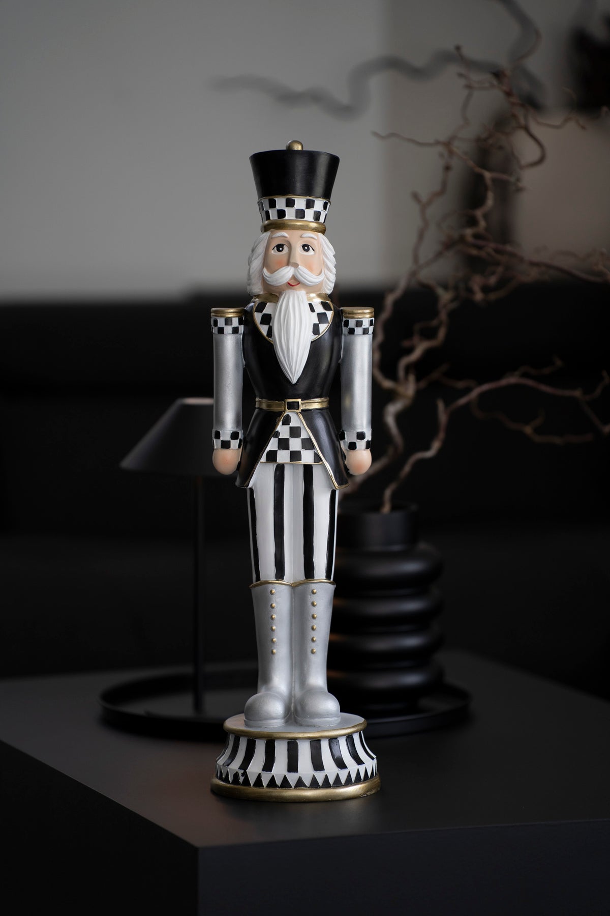 Moderner Deko-Nussknacker in Schwarz-Weiß mit Gold-Akzenten, 56 cm