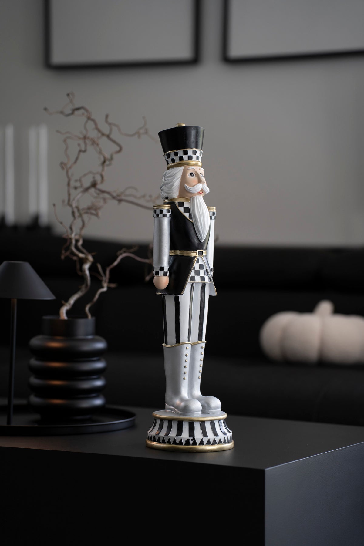Moderner Deko-Nussknacker in Schwarz-Weiß mit Gold-Akzenten, 56 cm