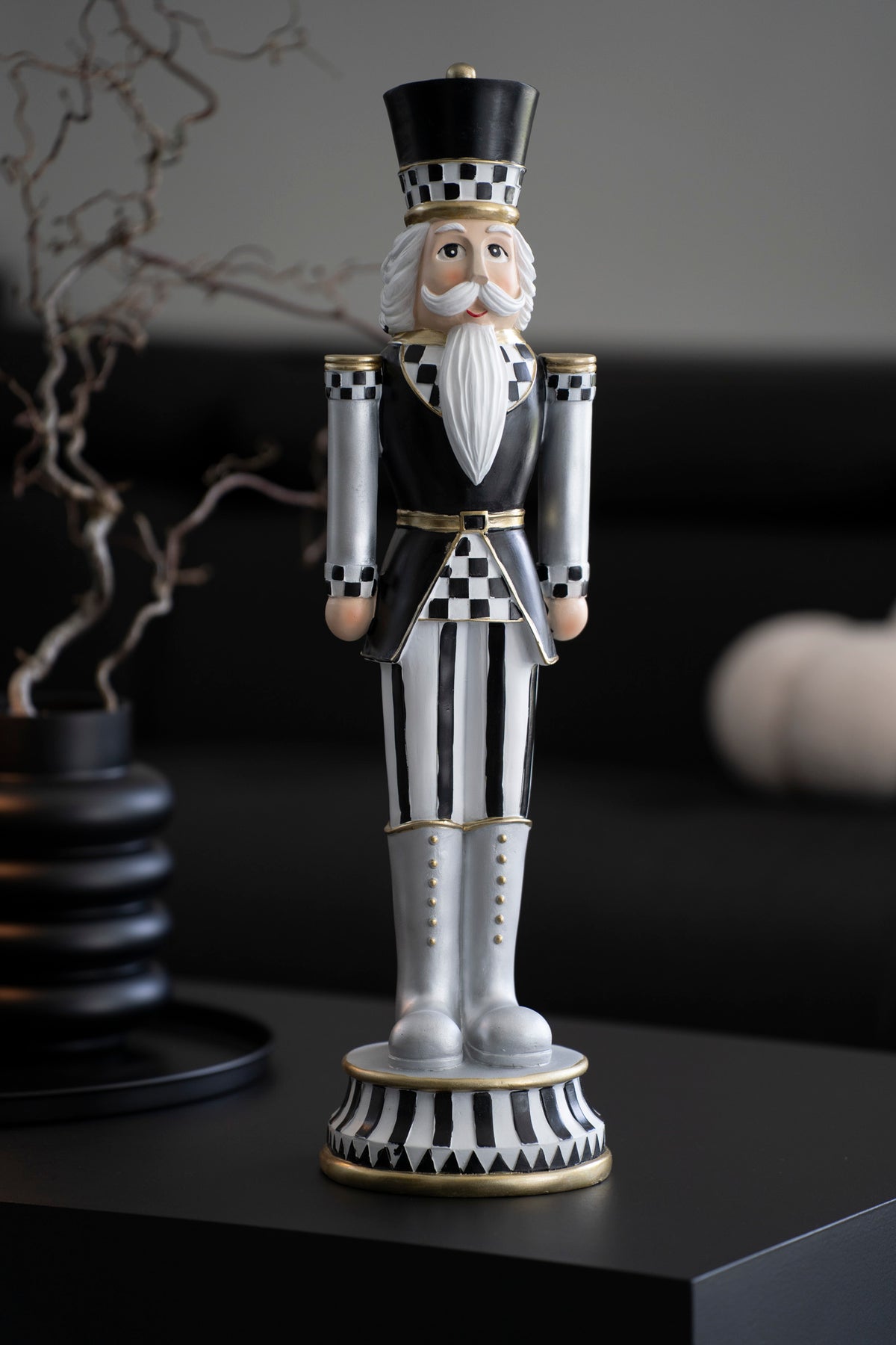 Moderner Deko-Nussknacker in Schwarz-Weiß mit Gold-Akzenten, 56 cm