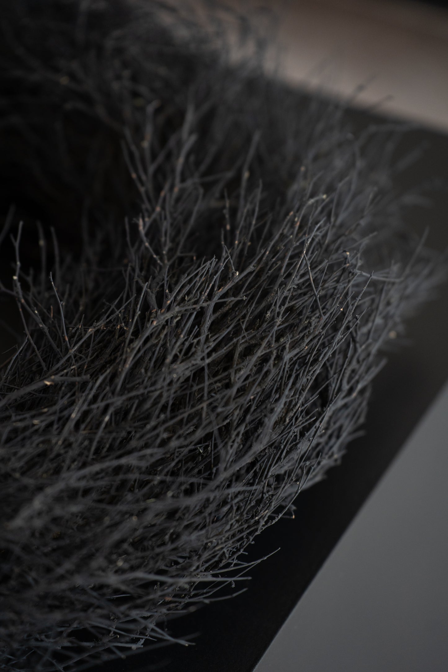 Naturkranz schwarz 50 cm – Deko Kranz modern