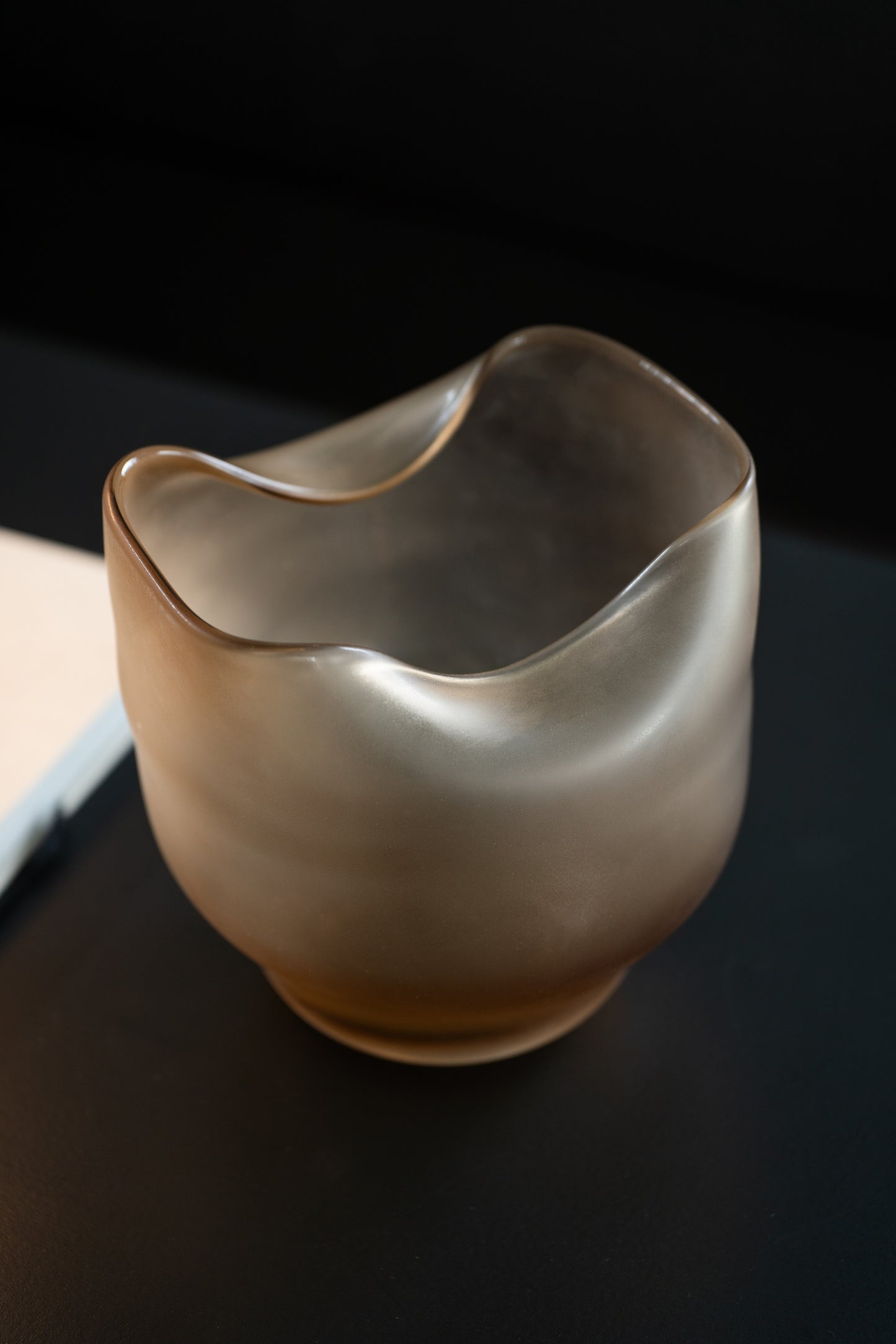 Glasvase beige modern – Design Vase organisch rund