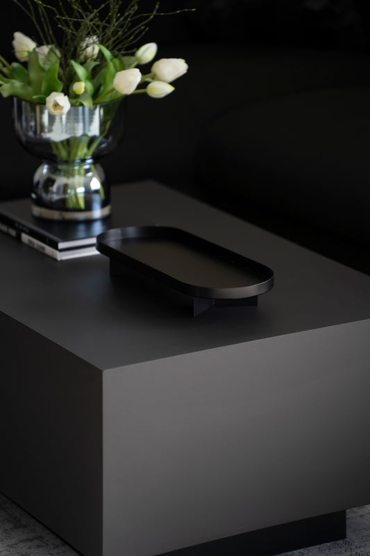 Schwarzes Metalltablett mit Fuß – modern & minimalistisch