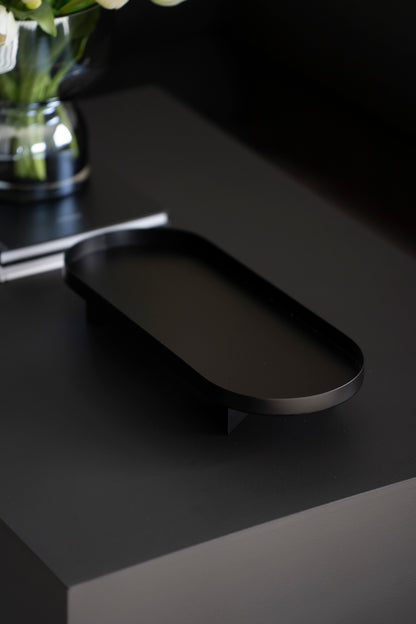 Schwarzes Metalltablett mit Fuß – modern & minimalistisch
