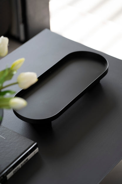 Schwarzes Metalltablett mit Fuß – modern & minimalistisch