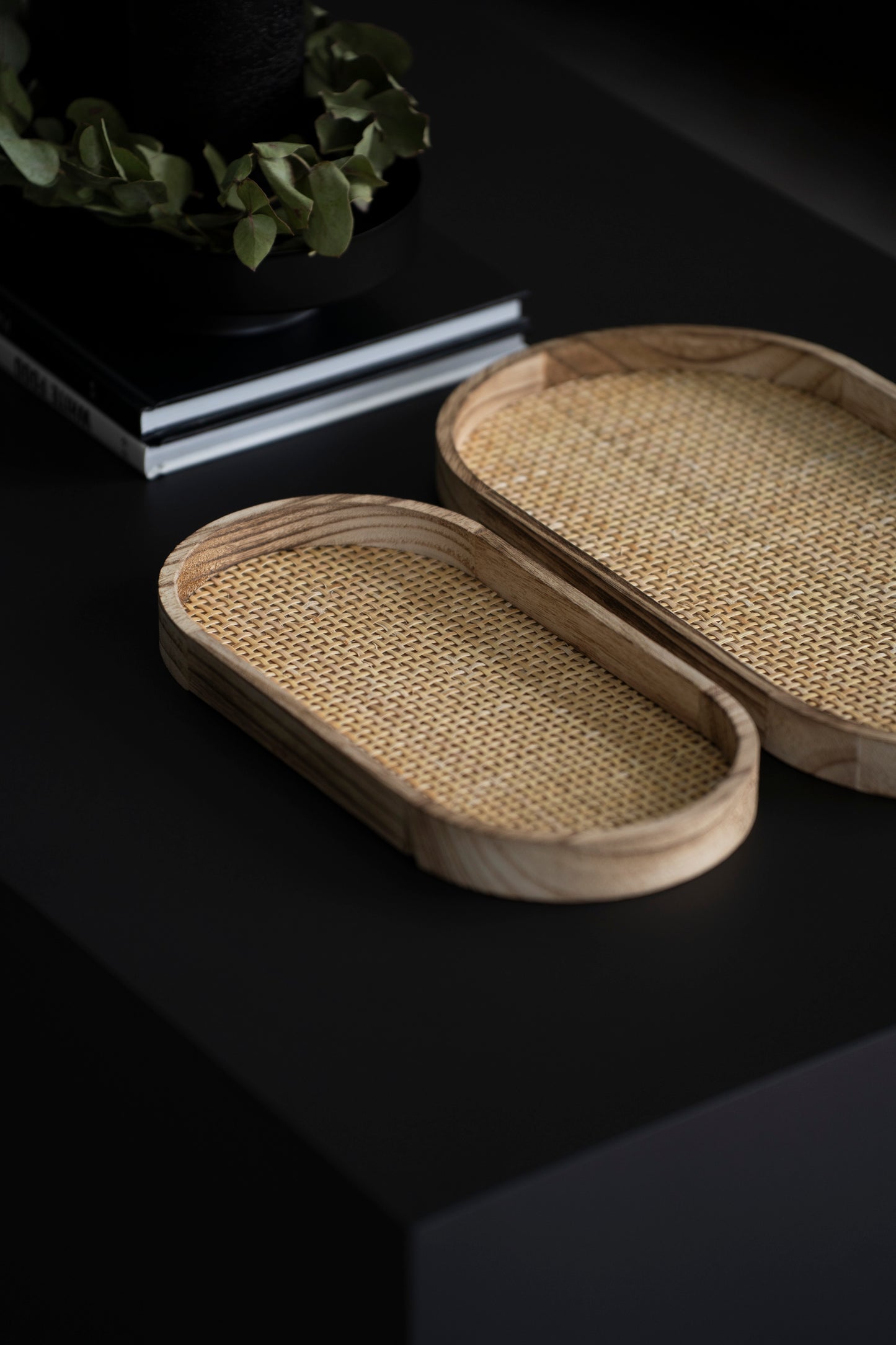 Ovales Tablett-Set aus Holz & Rattan – 2er Set Natur