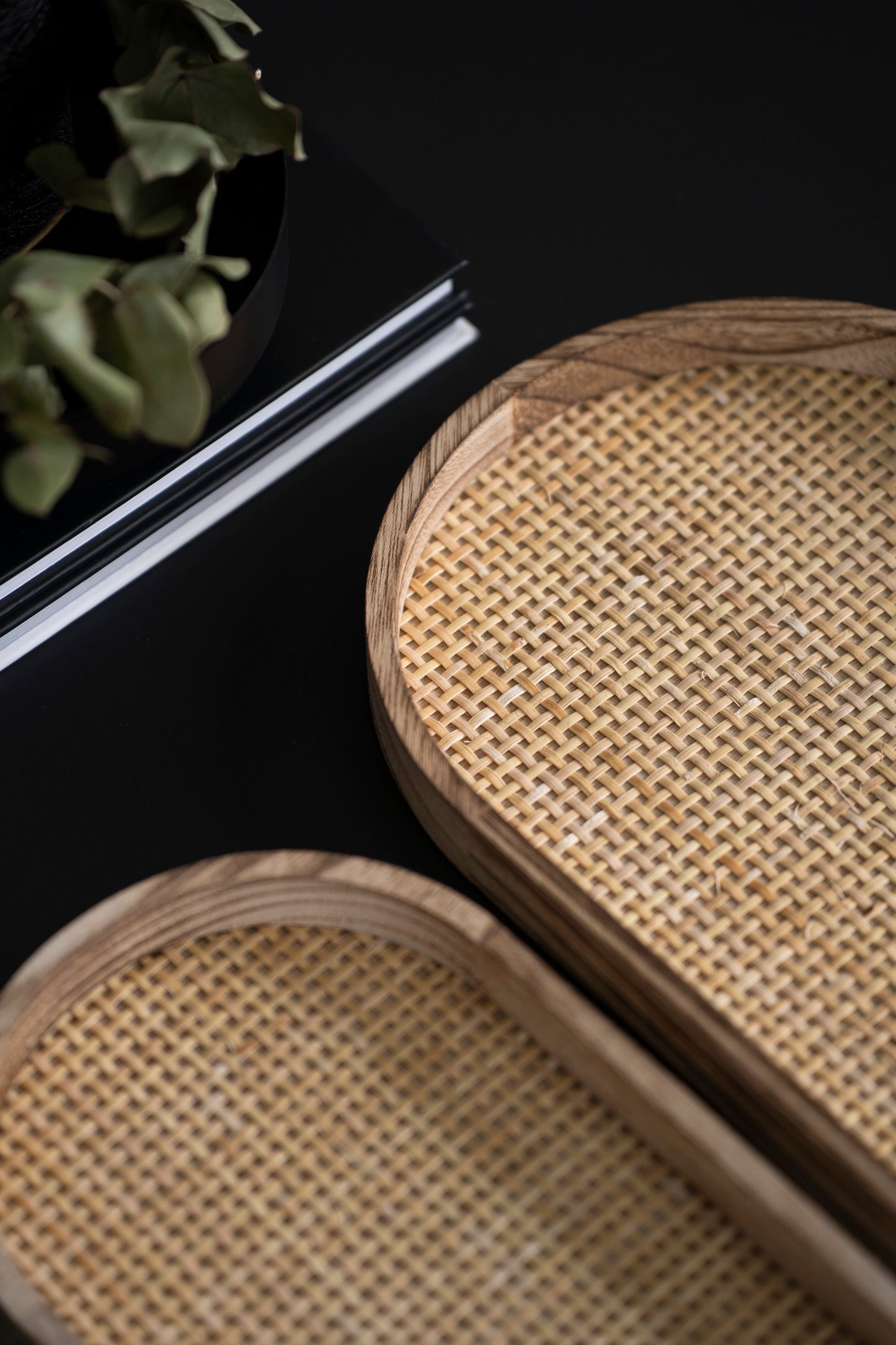 Ovales Tablett-Set aus Holz & Rattan – 2er Set Natur