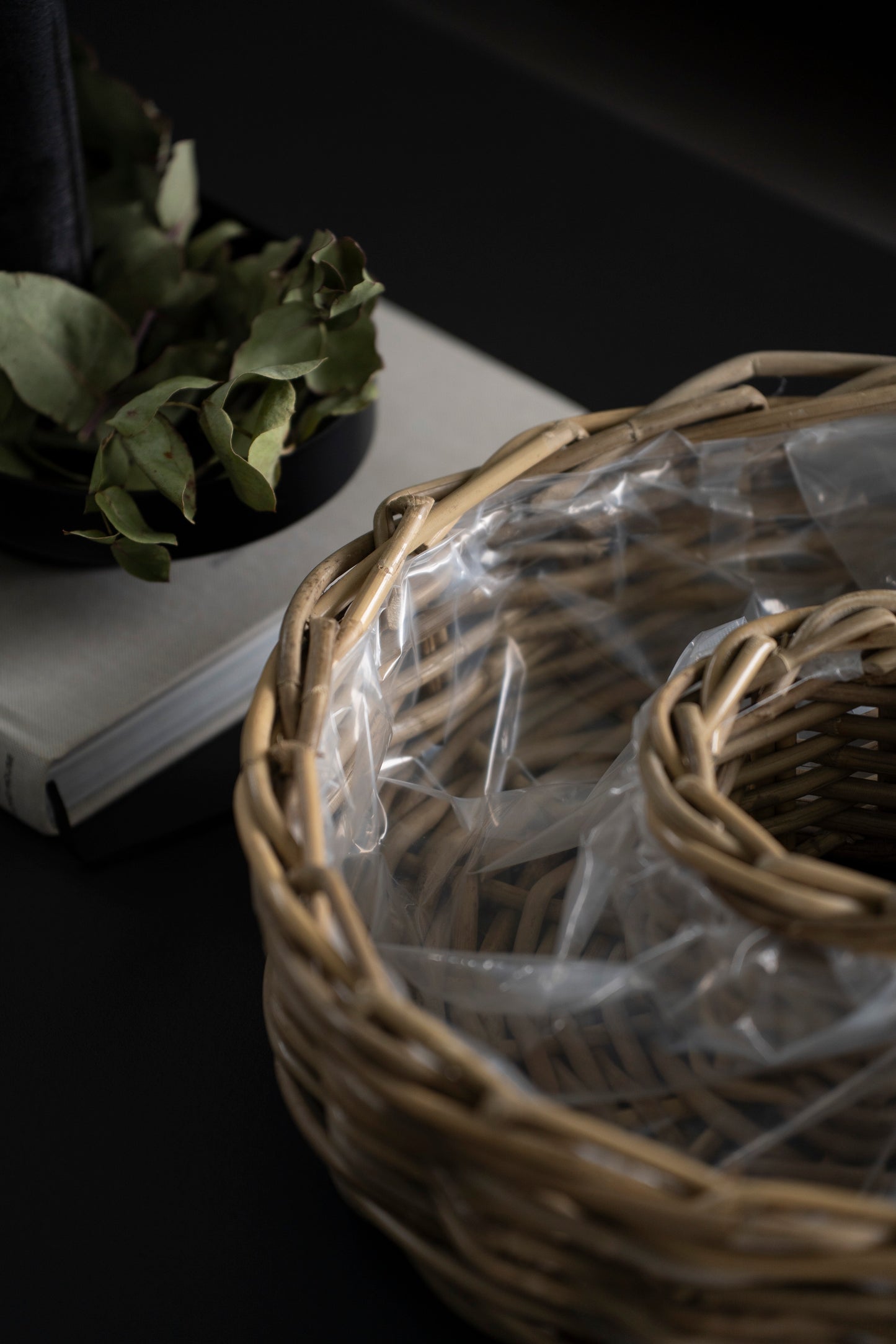 Rattan Pflanzring mit Folie Ø40 cm – natürliche Tischdeko