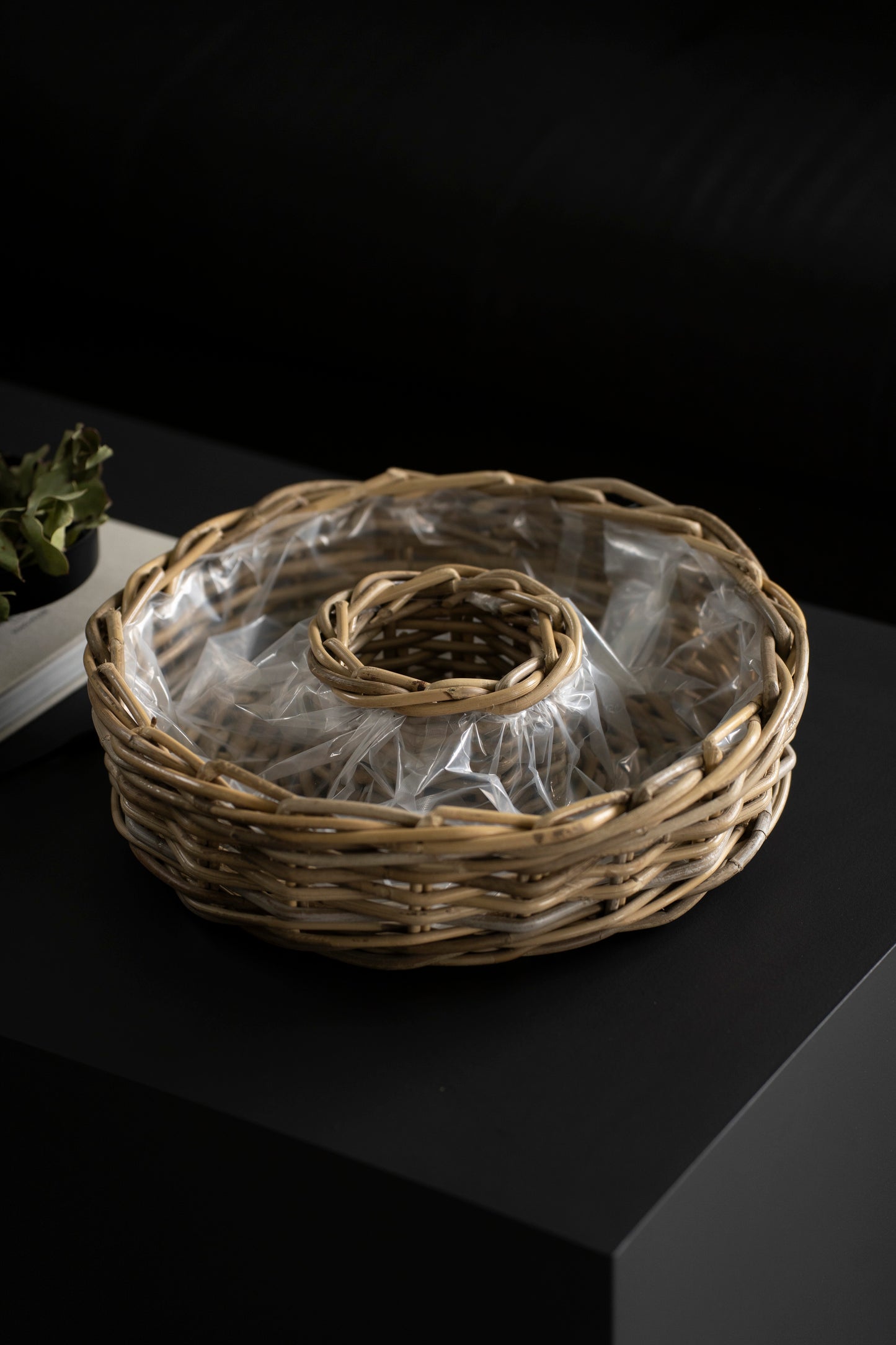 Rattan Pflanzring mit Folie Ø40 cm – natürliche Tischdeko