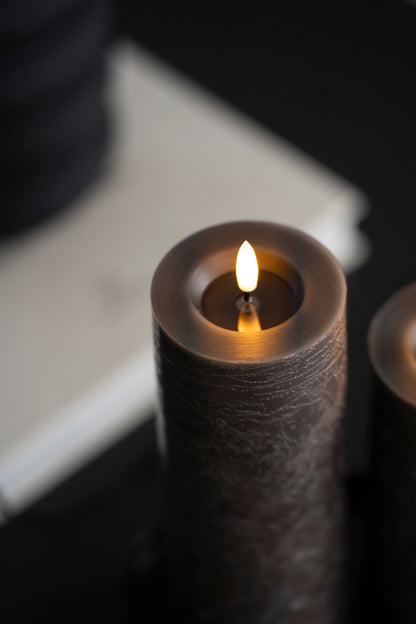 Realistische LED-Stumpenkerze aus Paraffinwachs, mit Flackerflamme (LUMI)