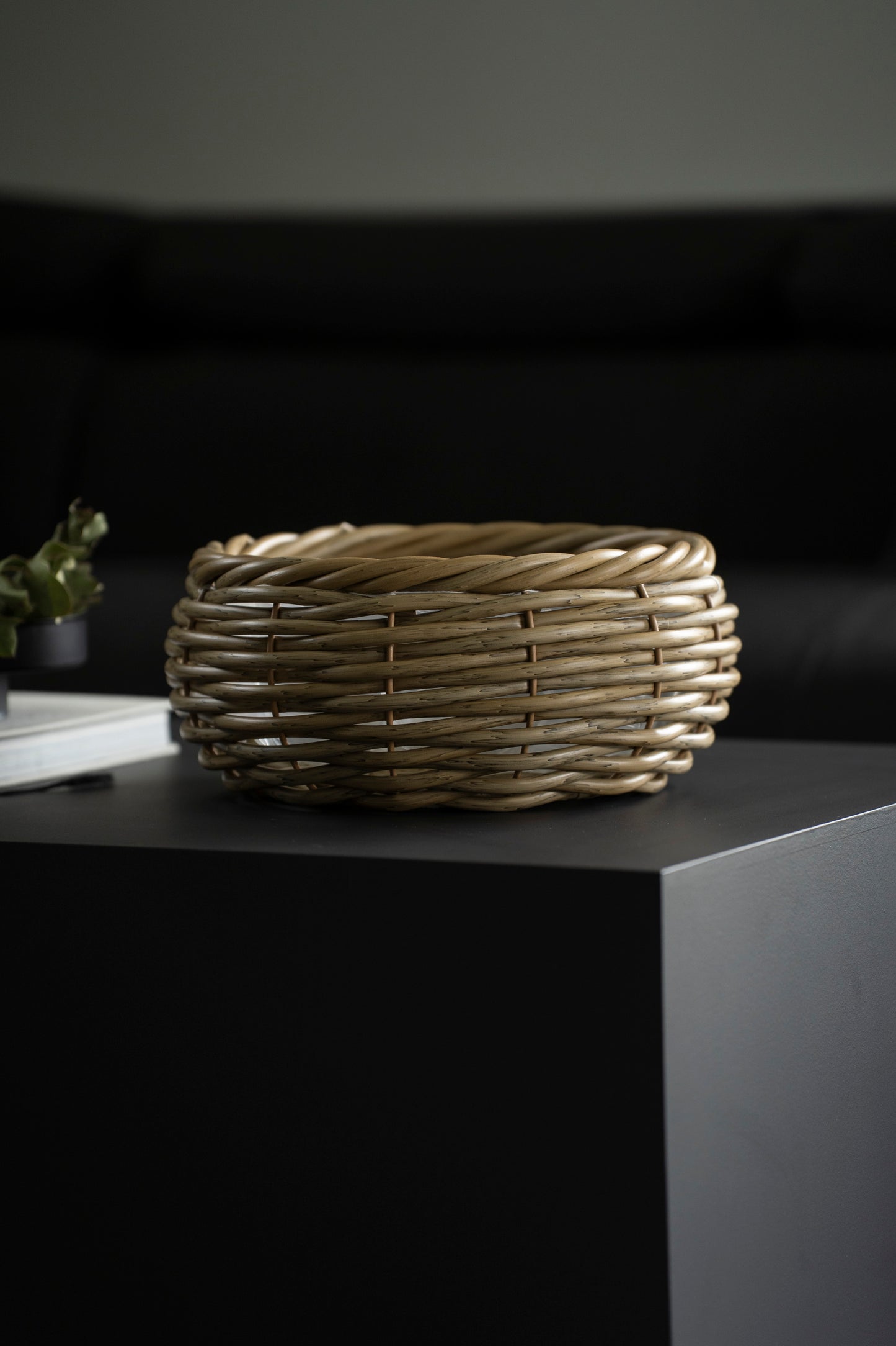 Runde Pflanzschale aus Rattan mit Folie – Naturdesign