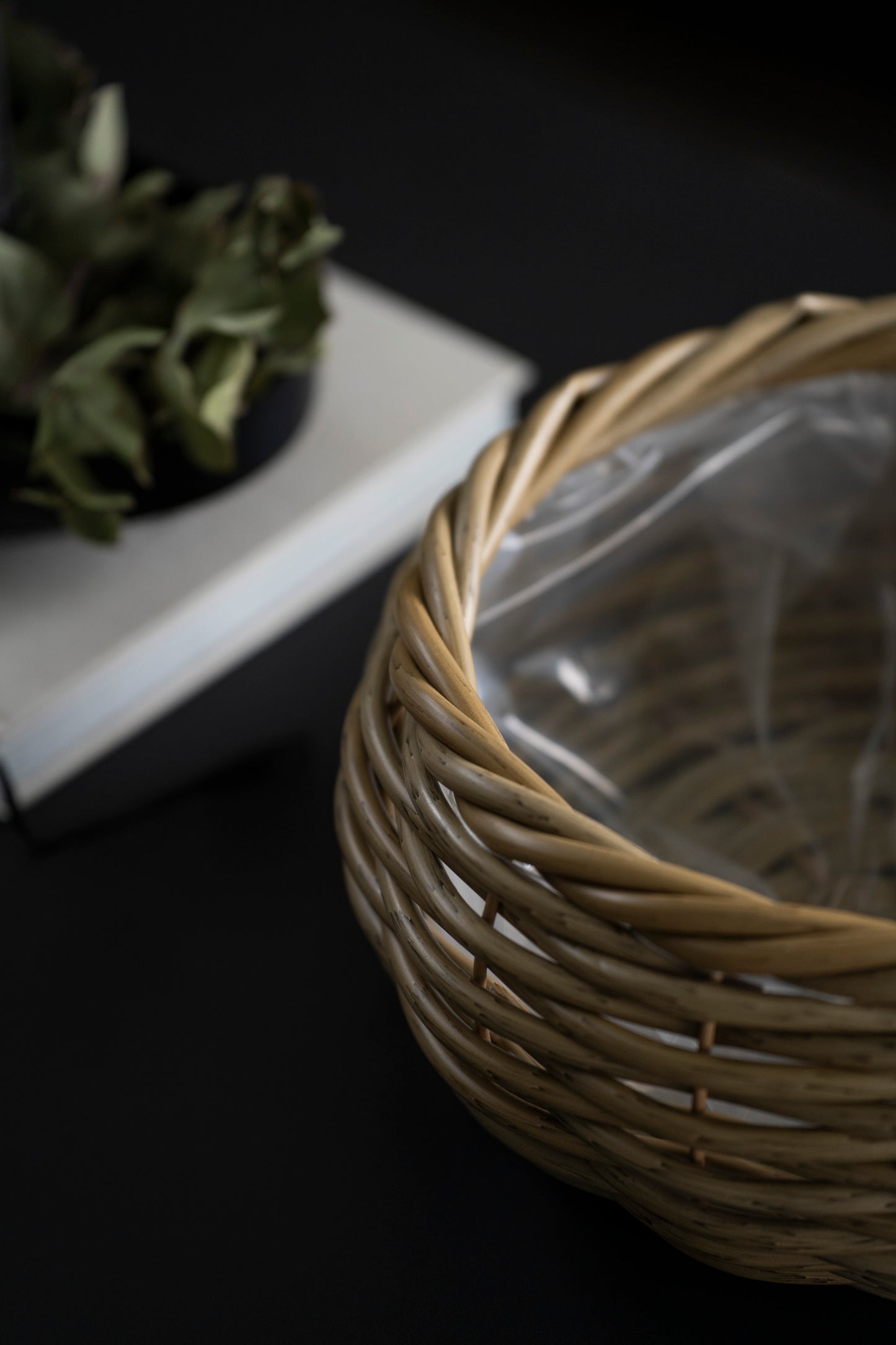 Runde Pflanzschale aus Rattan mit Folie – Naturdesign