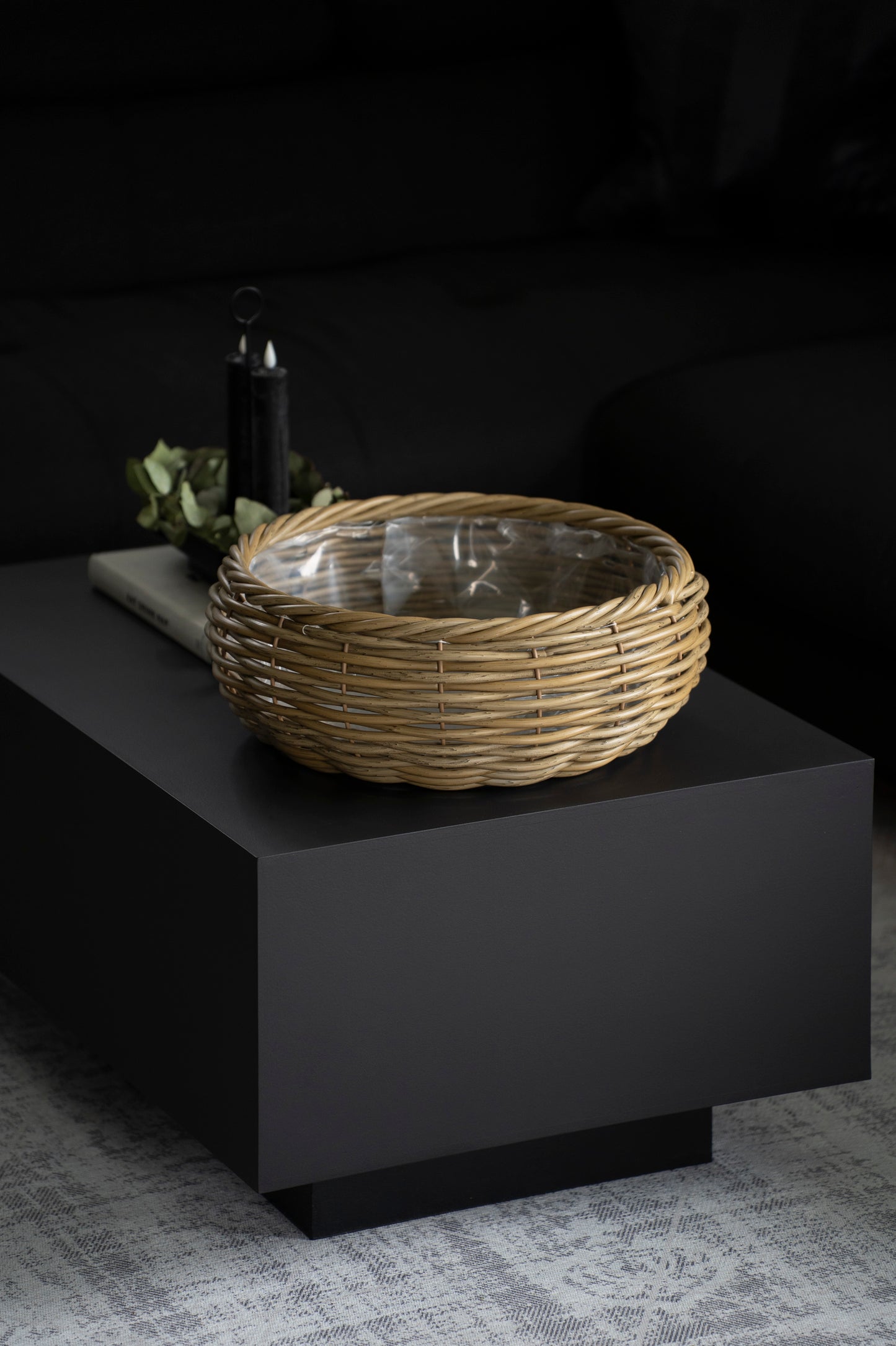 Runde Pflanzschale aus Rattan mit Folie – Naturdesign