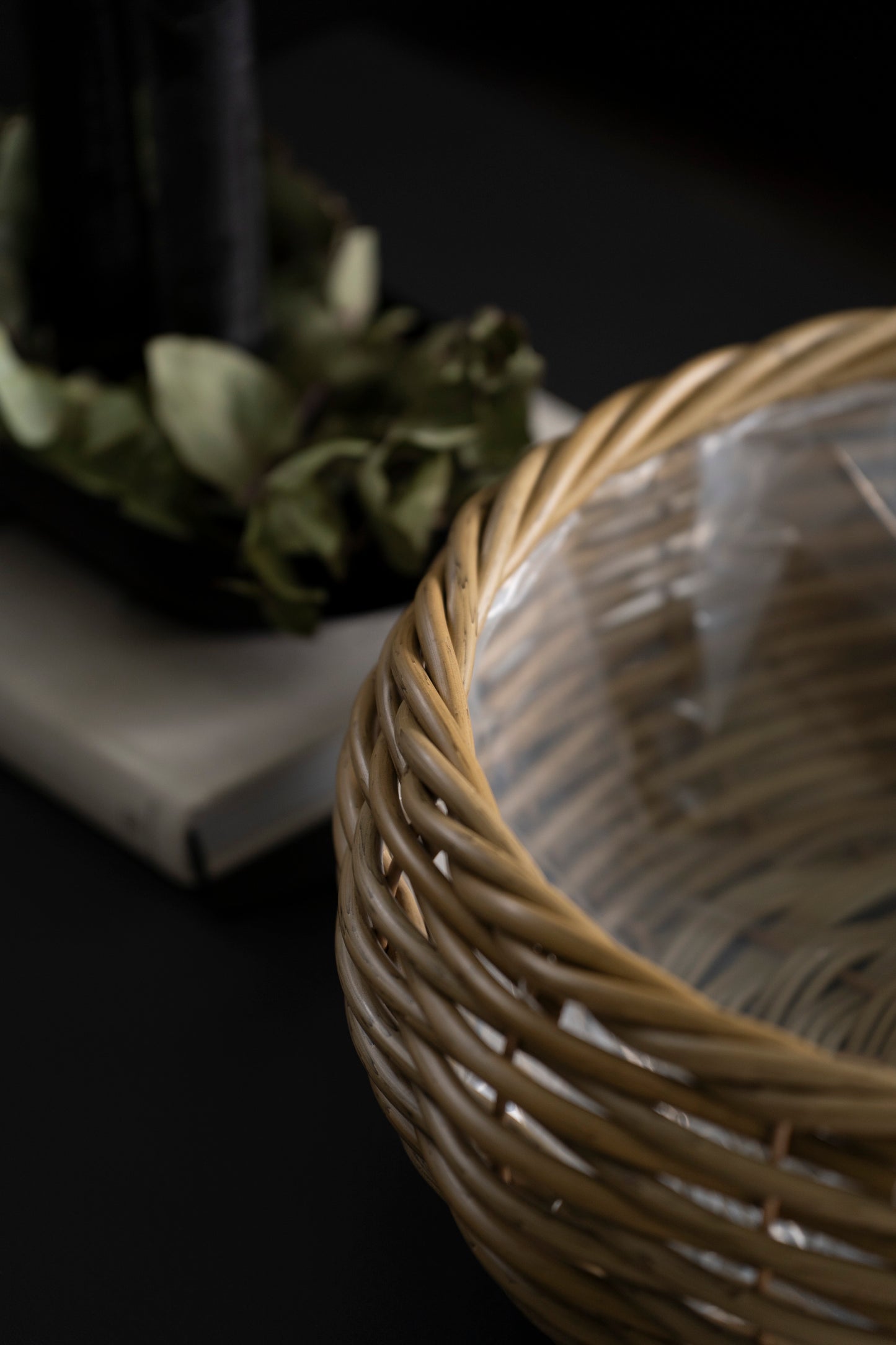 Runde Pflanzschale aus Rattan mit Folie – Naturdesign