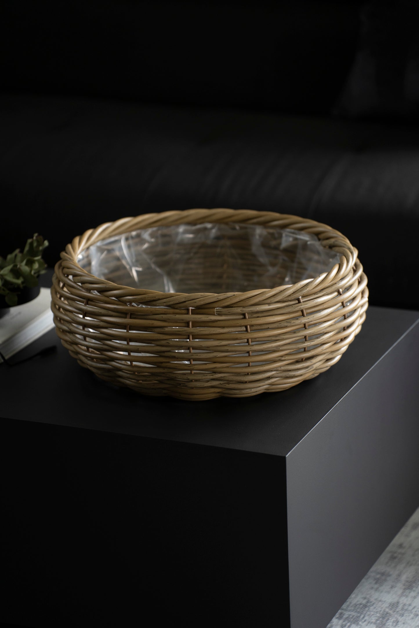 Runde Pflanzschale aus Rattan mit Folie – Naturdesign