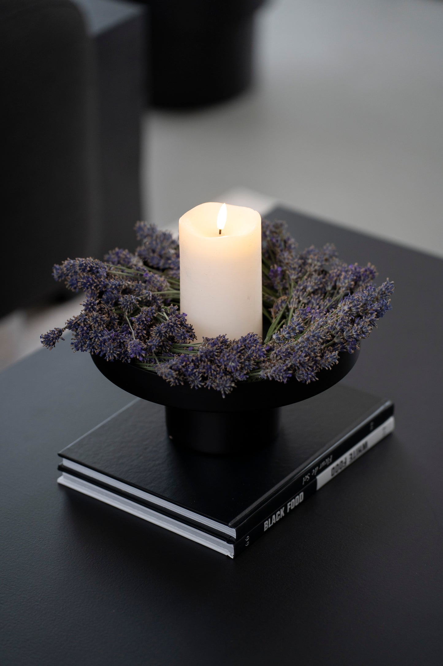 Rundes Dekotablett in schwarz 25cm | Modernes Design