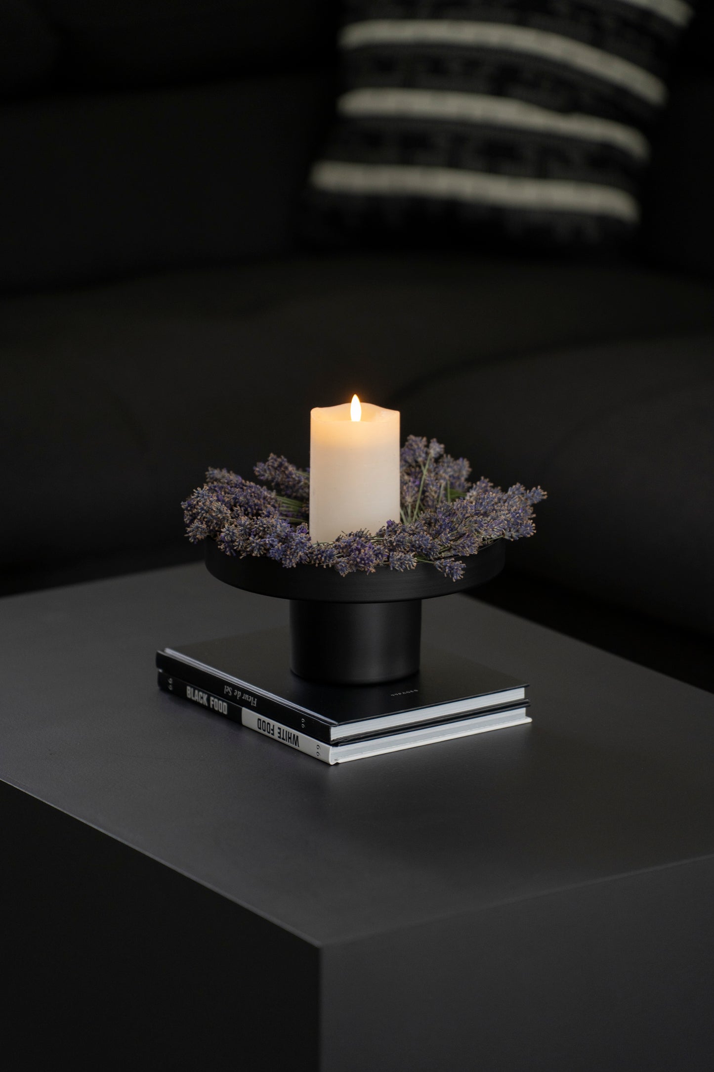 Rundes Dekotablett in schwarz 25cm | Modernes Design