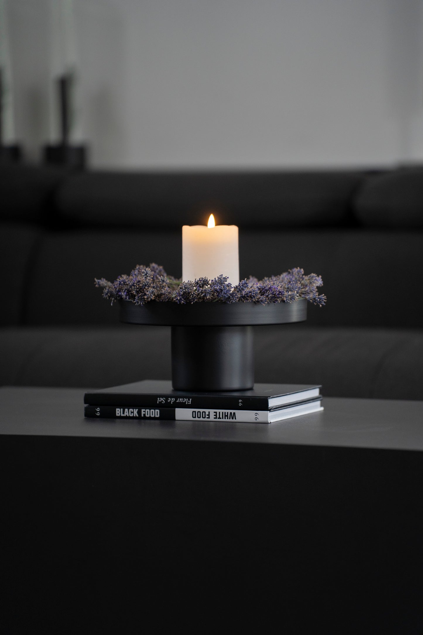 Rundes Dekotablett in schwarz 25cm | Modernes Design