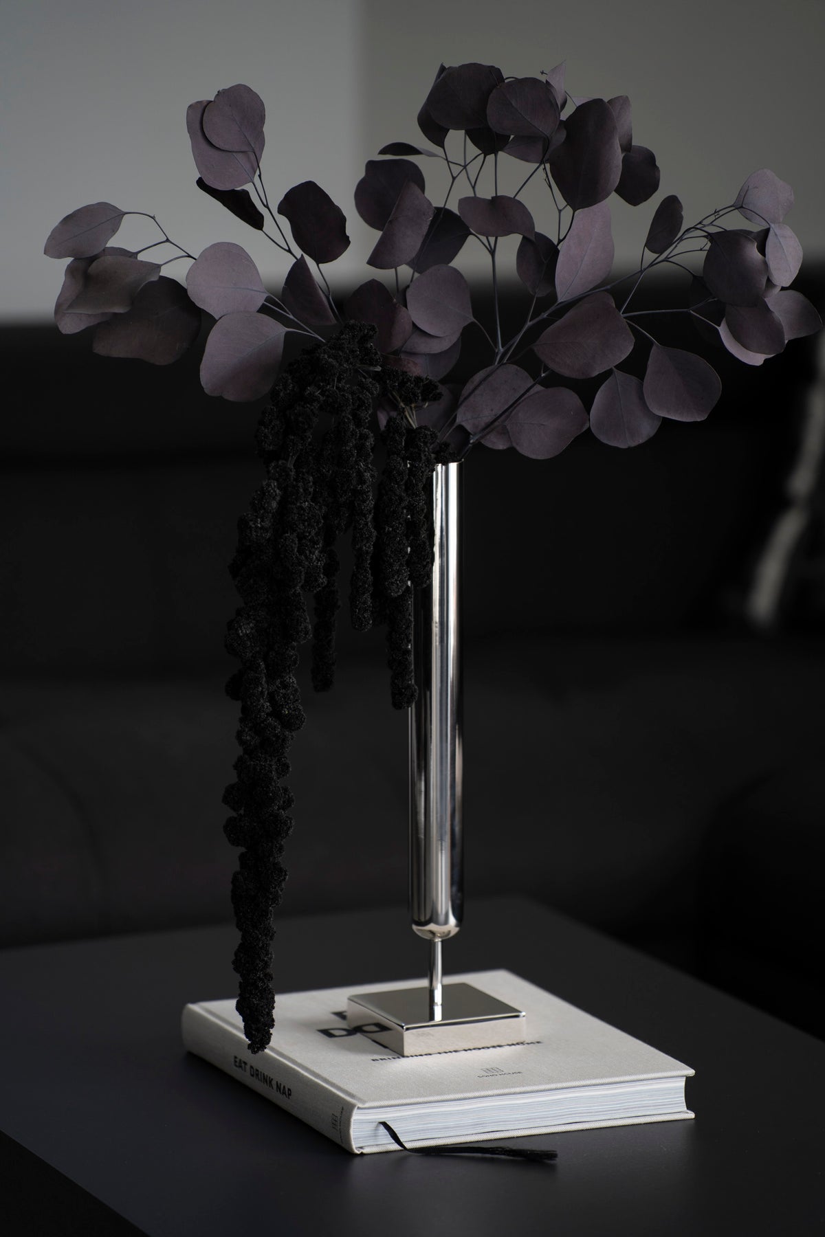 Schlanke Zylinder-Vase aus hochglänzendem Edelstahl