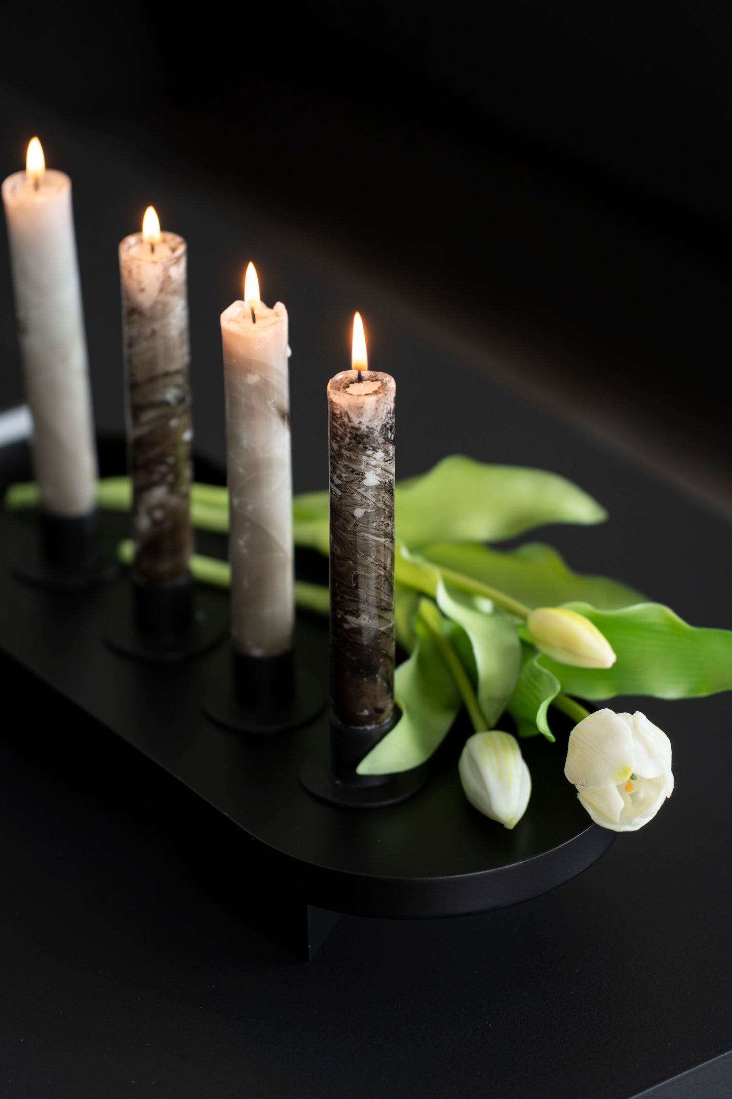Marmorierte Stabkerzen im 4er Set – Beige Naturdesign