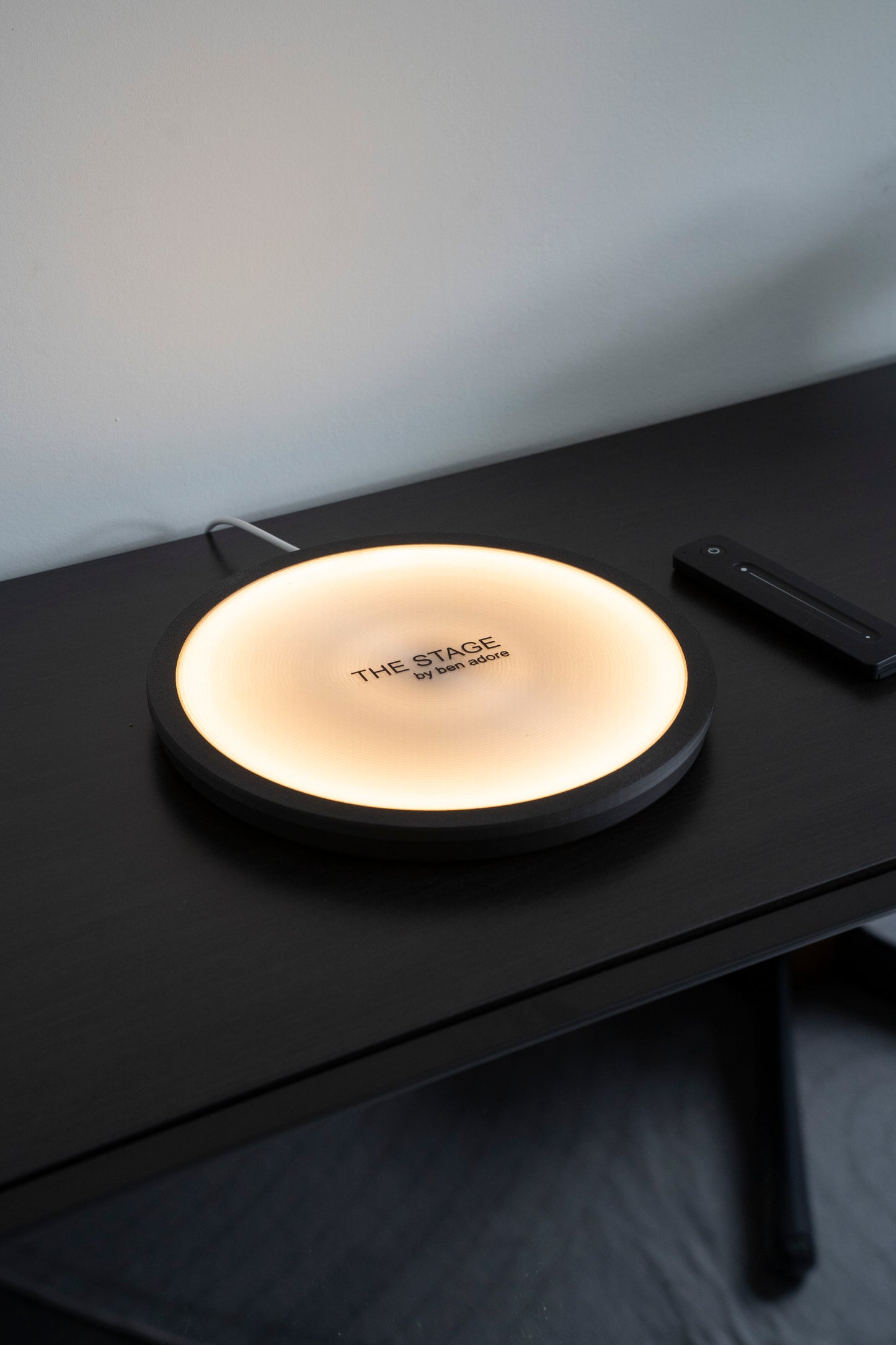THE STAGE – LED-Lichtbühne für Vasen & Wohnaccessoires mit Fernbedienung