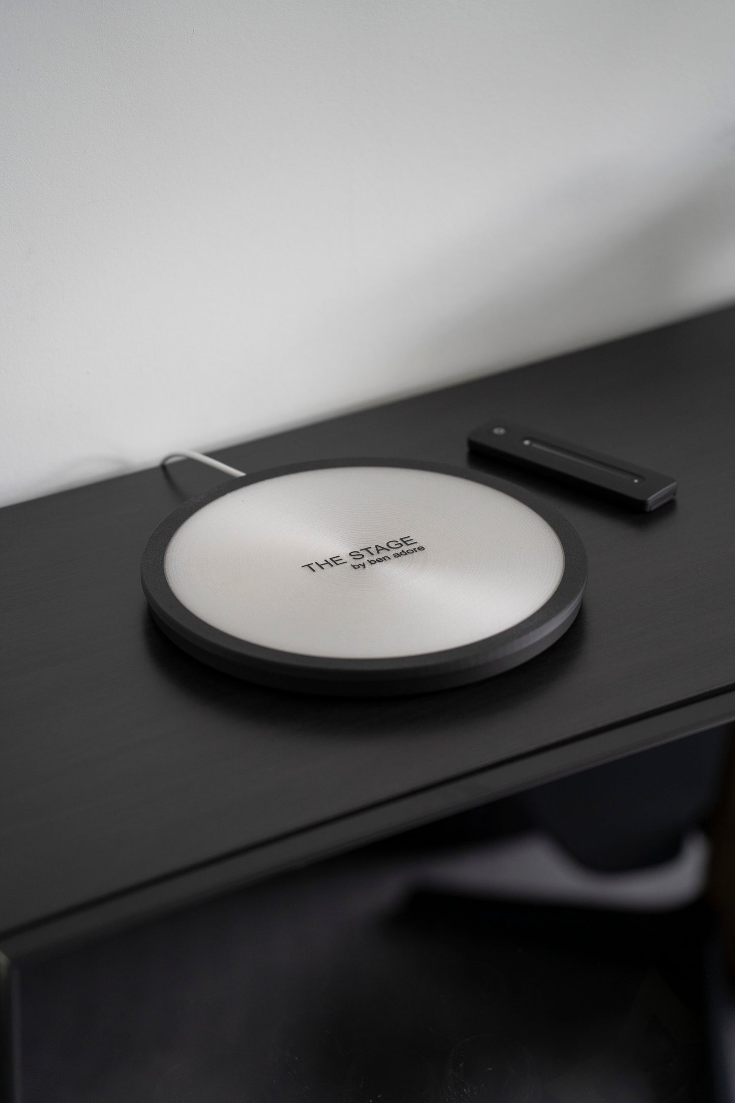 THE STAGE – LED-Lichtbühne für Vasen & Wohnaccessoires mit Fernbedienung